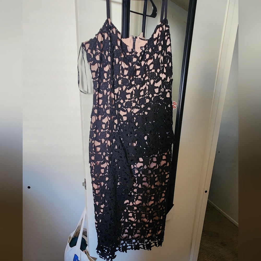 City chic black/nude mid dress